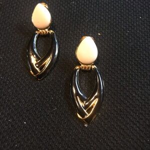 Black and white enamel earrings. Clip on style